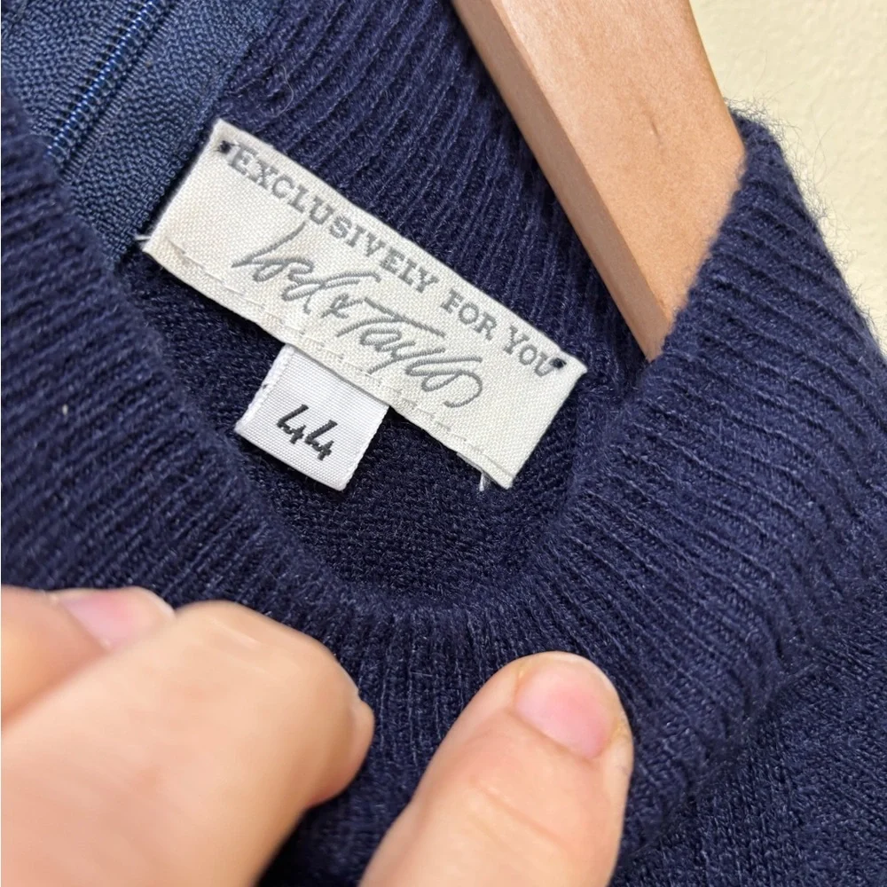 Vintage Soft Lord & Taylor Navy Blue Sweater - Men's size 44 (Large) - Picture 5 of 7